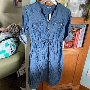 Chambray maternity dress NWT